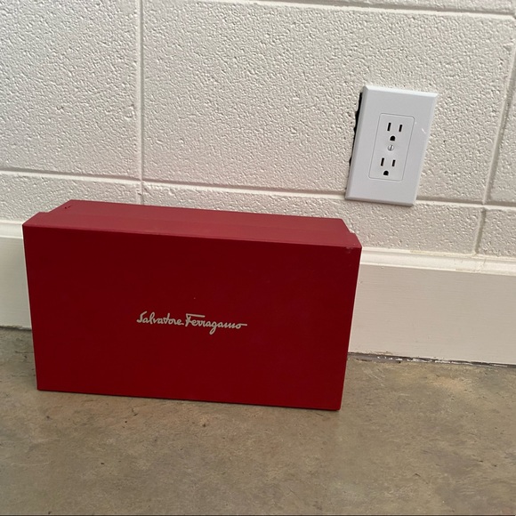 Collection of EMPTY boxes and bags from luxury designers - Picture 4 of 8